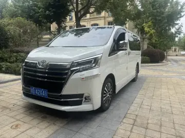 2023 Toyota Granvia с пробегом 98 000 км