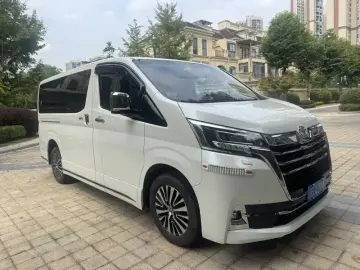 2023 Toyota Granvia с пробегом 98 000 км
