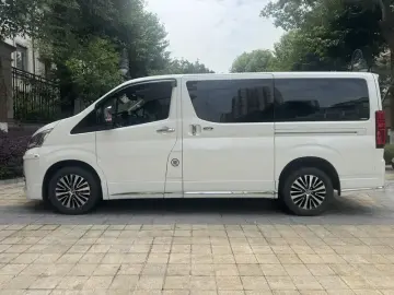 2023 Toyota Granvia с пробегом 98 000 км
