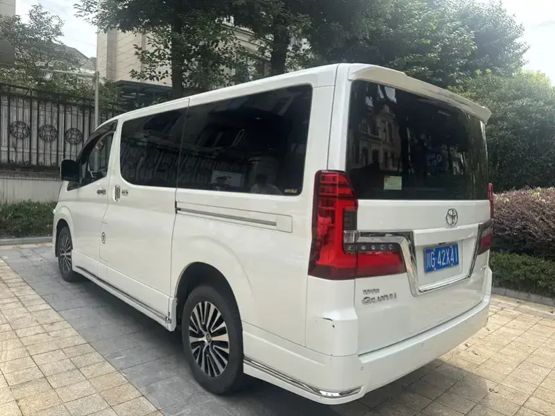 2023 Toyota Granvia с пробегом 98 000 км