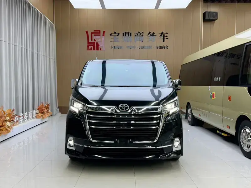 2023 Toyota Granvia с пробегом 58 000 км