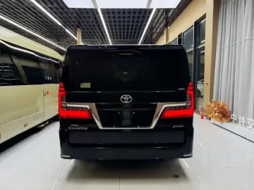 2023 Toyota Granvia с пробегом 58 000 км