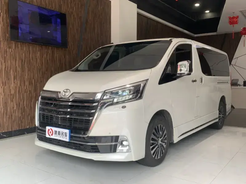 2022 Toyota Granvia с пробегом 46 000 км