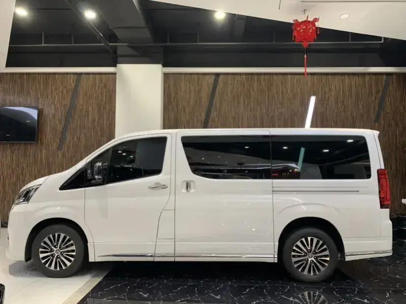 2022 Toyota Granvia с пробегом 46 000 км