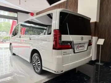 2022 Toyota Granvia с пробегом 46 000 км