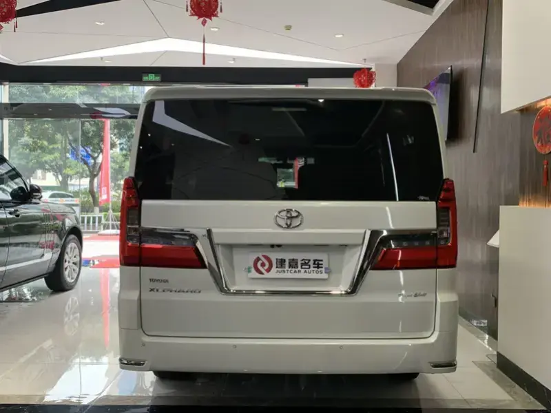 2022 Toyota Granvia с пробегом 46 000 км
