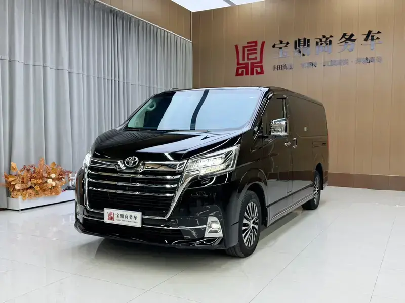 2022 Toyota Granvia с пробегом 54 000 км