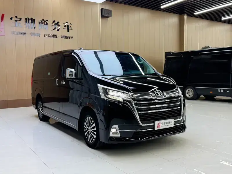 2022 Toyota Granvia с пробегом 54 000 км