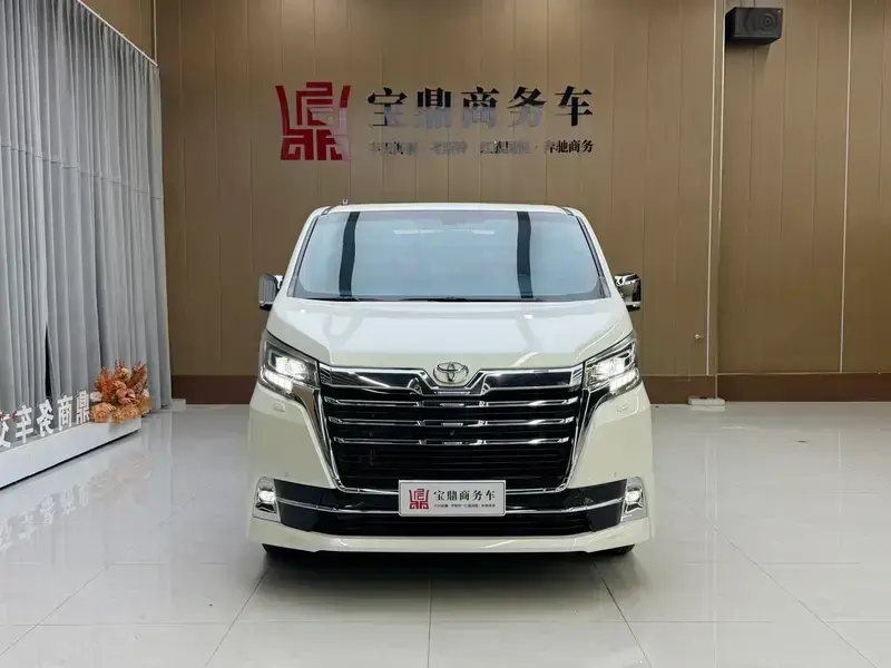 2024 Toyota Granvia с пробегом 17 000 км