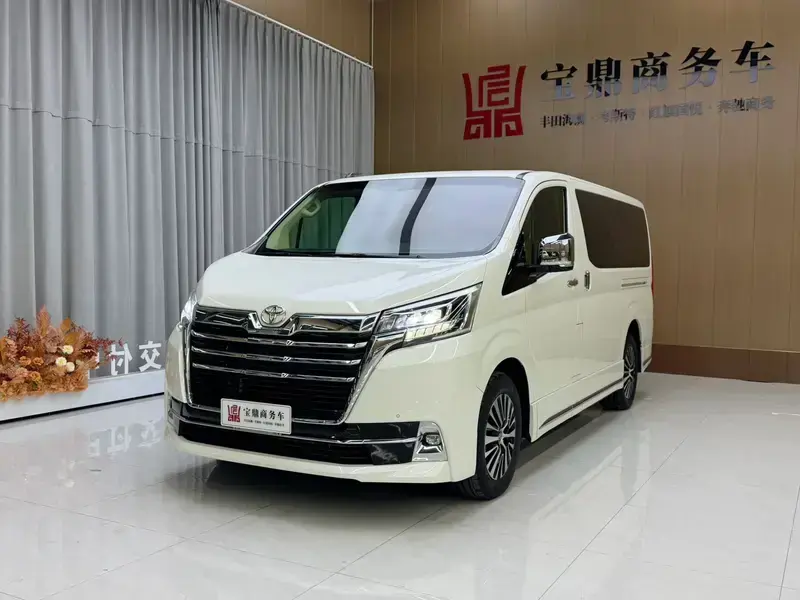 2023 Toyota Granvia с пробегом 38 000 км