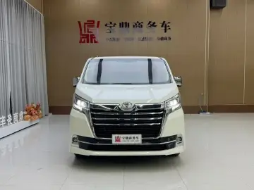 2023 Toyota Granvia с пробегом 38 000 км