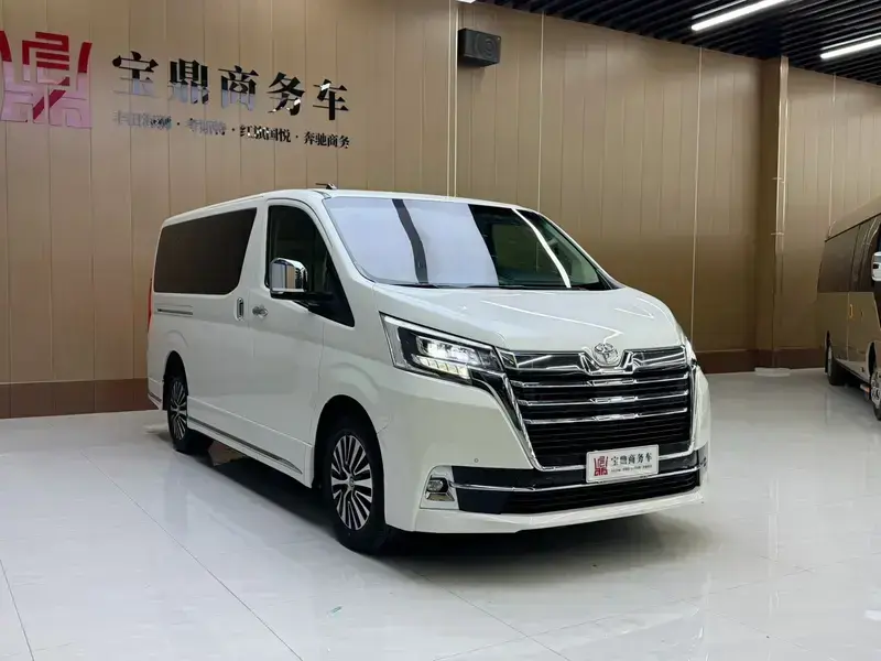 2023 Toyota Granvia с пробегом 38 000 км