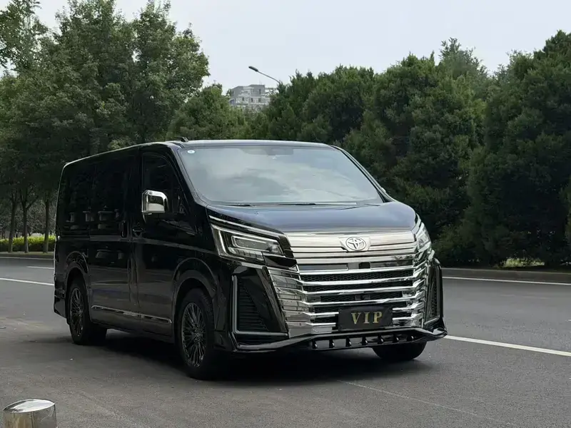 2023 Toyota Granvia с пробегом 8 000 км