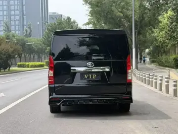 2023 Toyota Granvia с пробегом 8 000 км