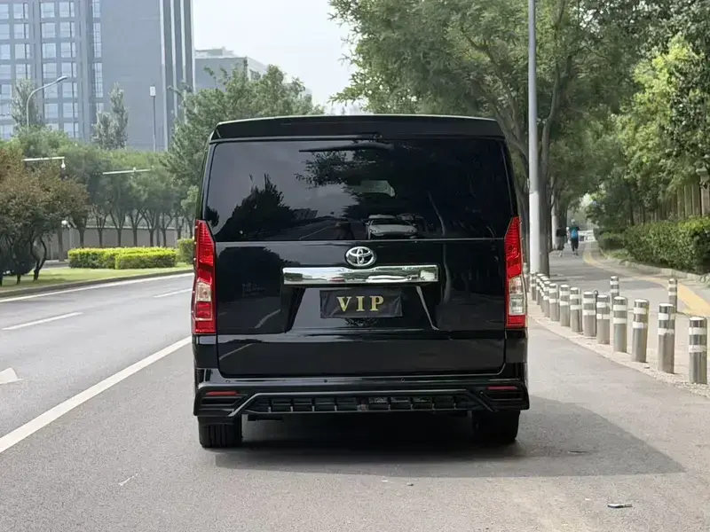 2023 Toyota Granvia с пробегом 8 000 км