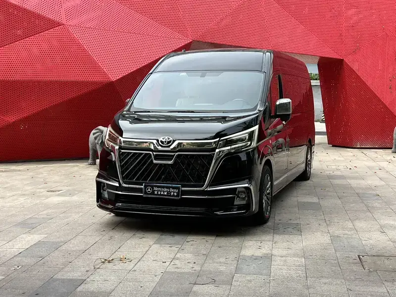 2023 Toyota HiAce с пробегом 10 000 км