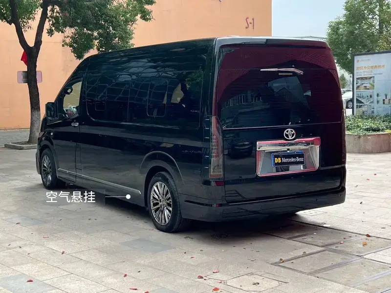 2023 Toyota HiAce с пробегом 10 000 км