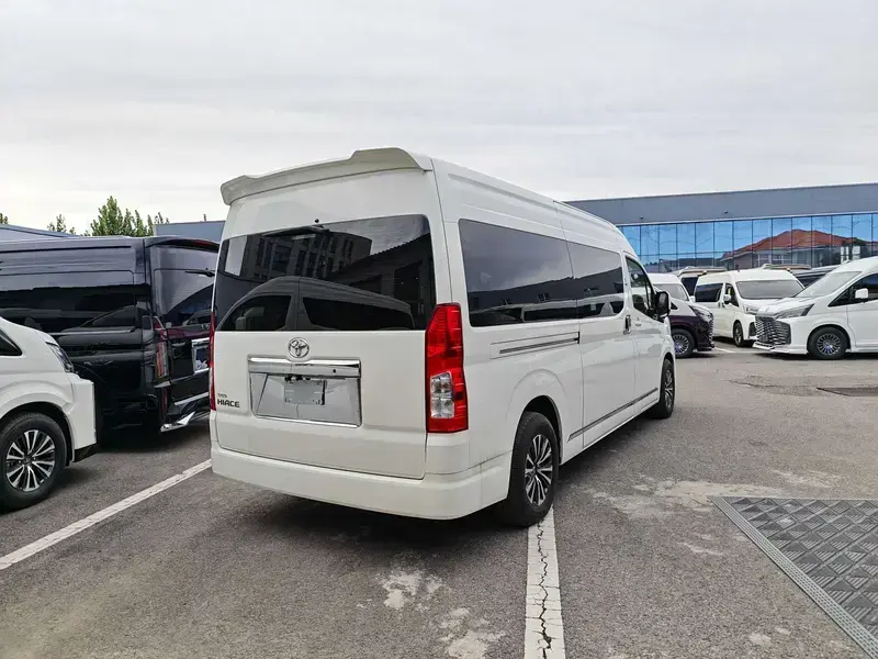 2022 Toyota HiAce с пробегом 500 км