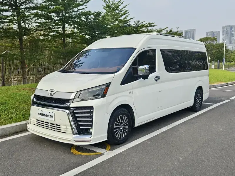 2022 Toyota HiAce с пробегом 23 000 км