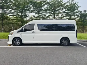 2022 Toyota HiAce с пробегом 23 000 км