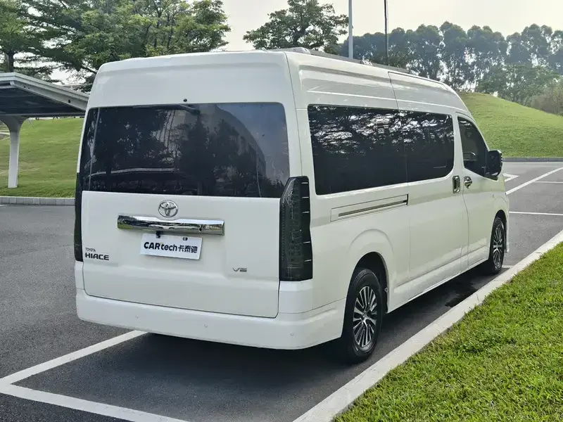 2022 Toyota HiAce с пробегом 23 000 км