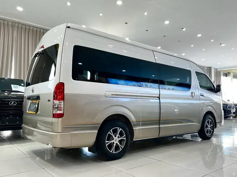 2011 Toyota HiAce с пробегом 37 000 км