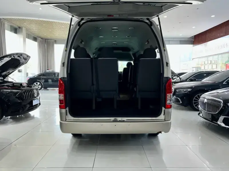 2011 Toyota HiAce с пробегом 37 000 км
