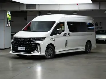 2025 Toyota HiAce с пробегом 100 км
