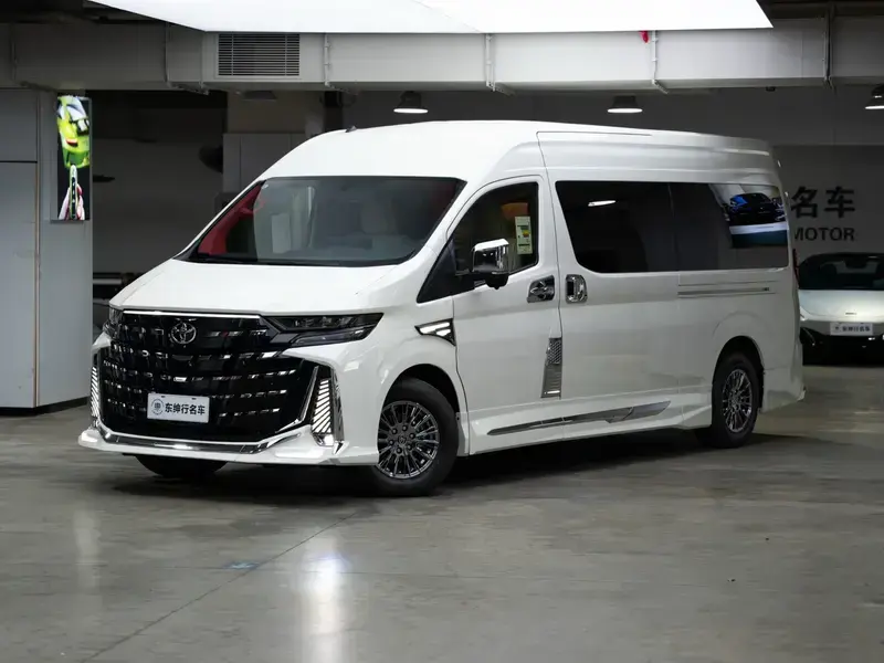 2025 Toyota HiAce с пробегом 100 км