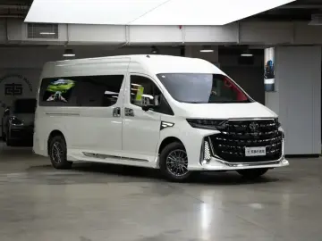 2025 Toyota HiAce с пробегом 100 км