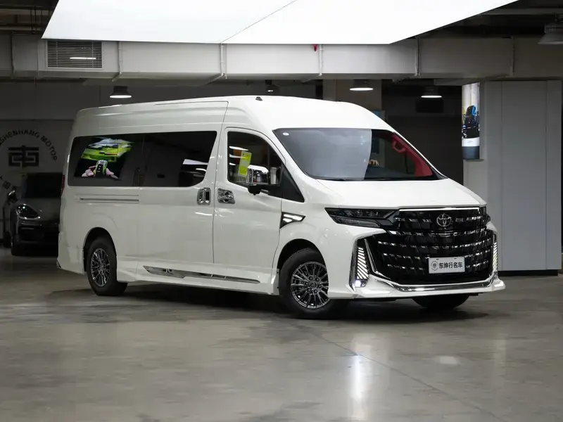 2025 Toyota HiAce с пробегом 100 км
