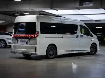 2025 Toyota HiAce с пробегом 100 км