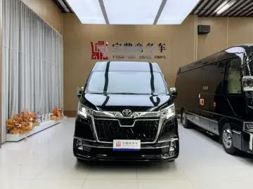 2025 Toyota HiAce с пробегом 700 км