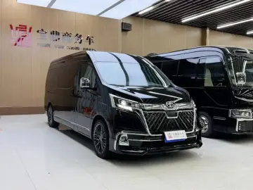2025 Toyota HiAce с пробегом 700 км