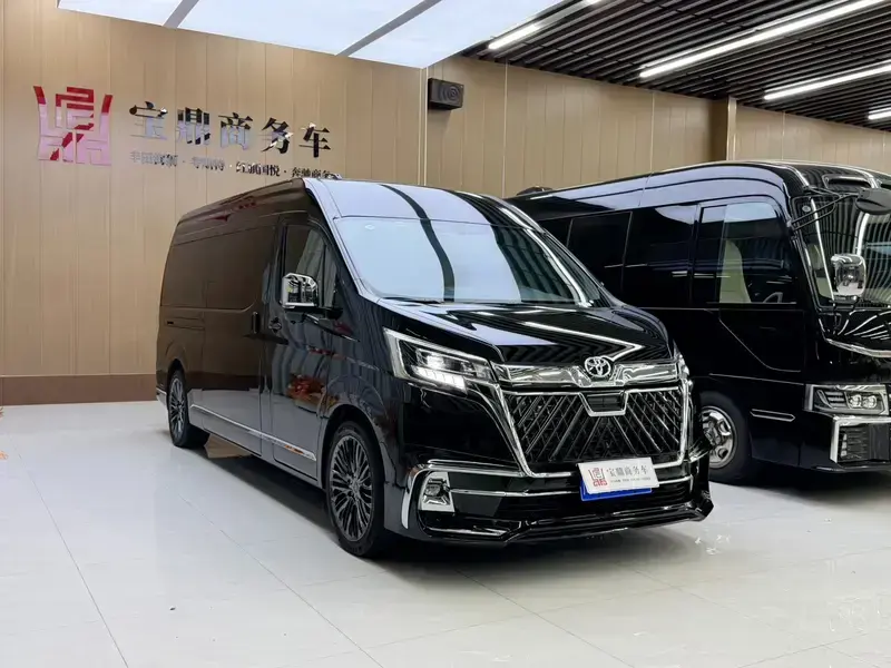 2025 Toyota HiAce с пробегом 700 км