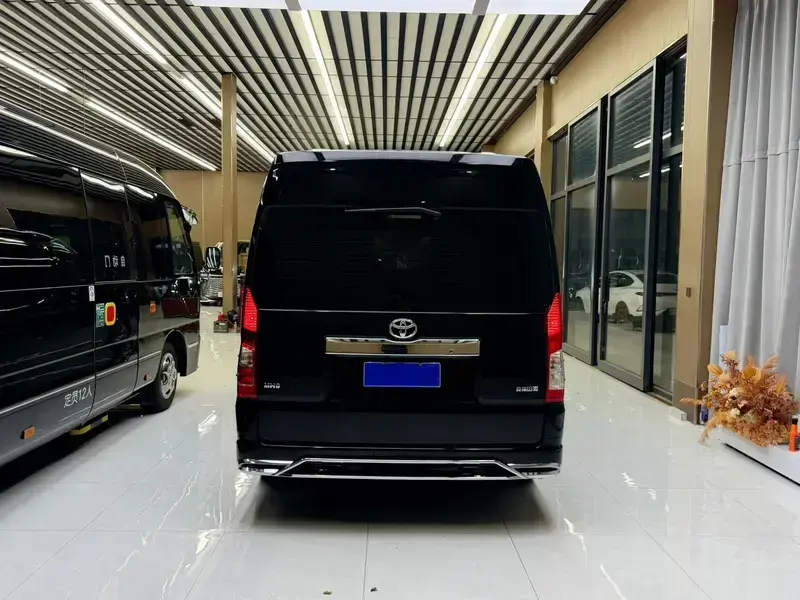 2025 Toyota HiAce с пробегом 700 км