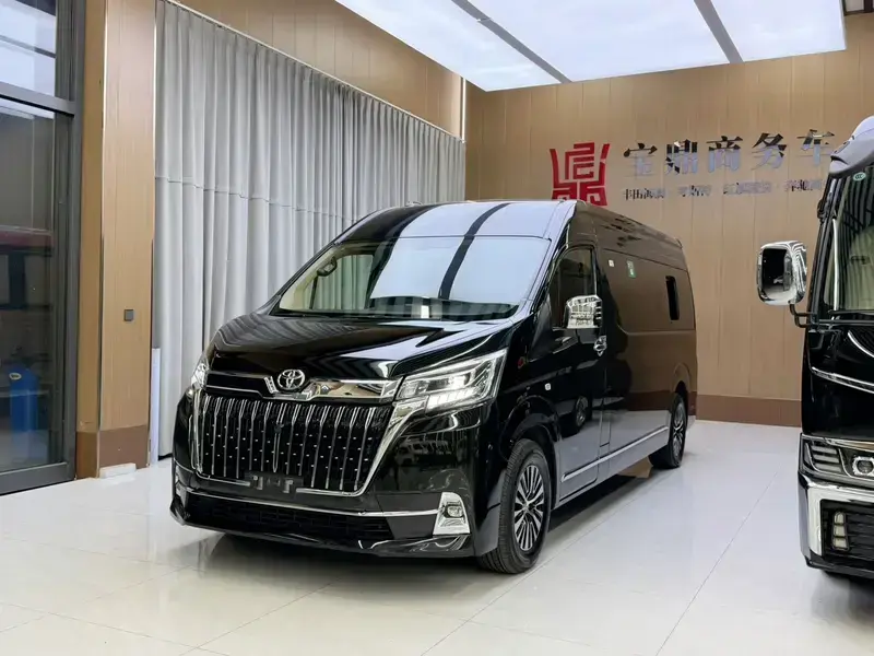 2026 Toyota HiAce с пробегом 13 000 км
