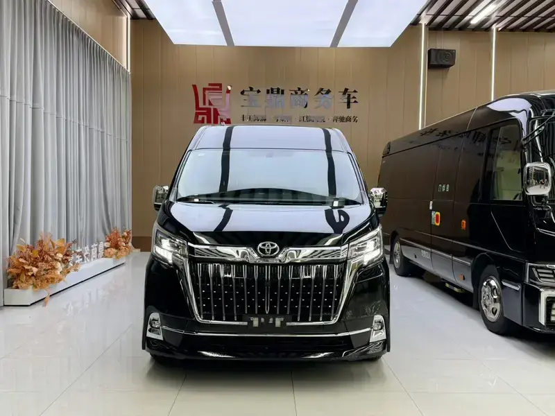 2026 Toyota HiAce с пробегом 13 000 км