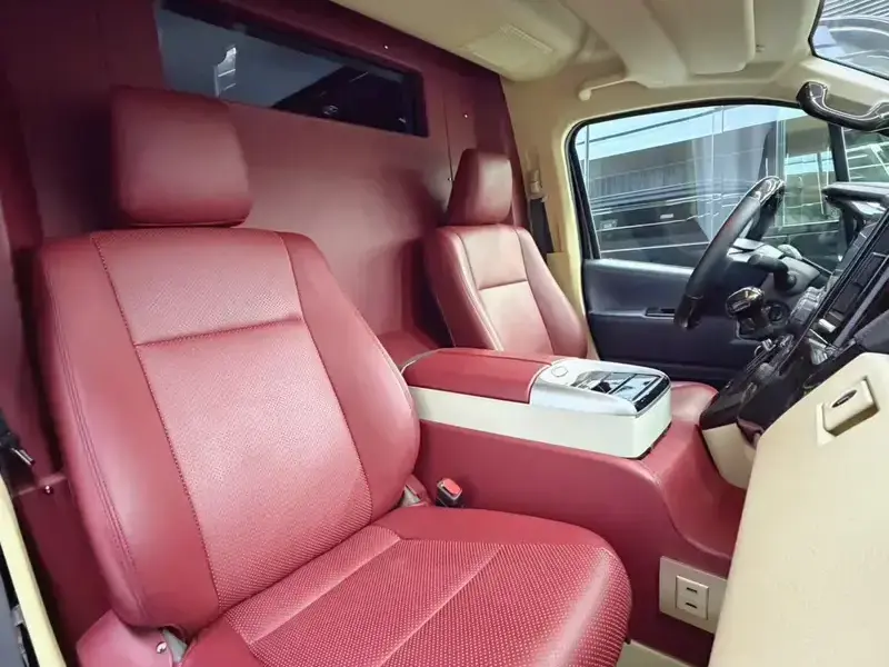 2026 Toyota HiAce с пробегом 13 000 км