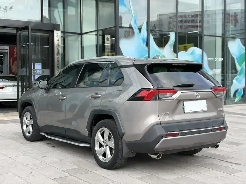 2020 Toyota RAV4 с пробегом 110 000 км