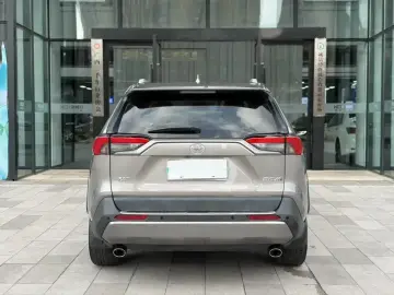 2020 Toyota RAV4 с пробегом 110 000 км