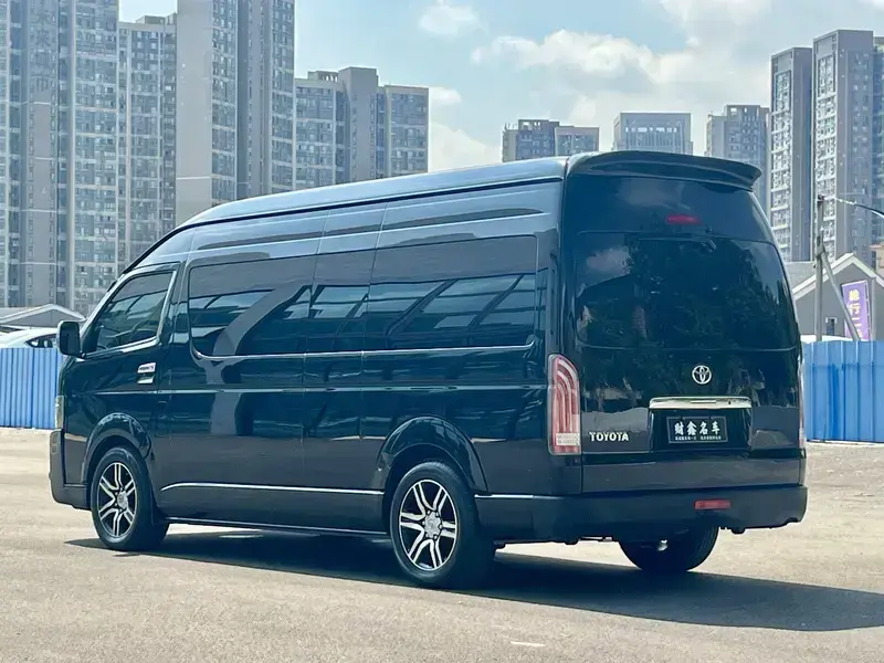 2011 Toyota HiAce с пробегом 84 000 км