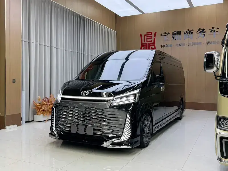 2025 Toyota HiAce с пробегом 17 000 км
