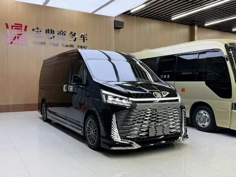 2025 Toyota HiAce с пробегом 17 000 км