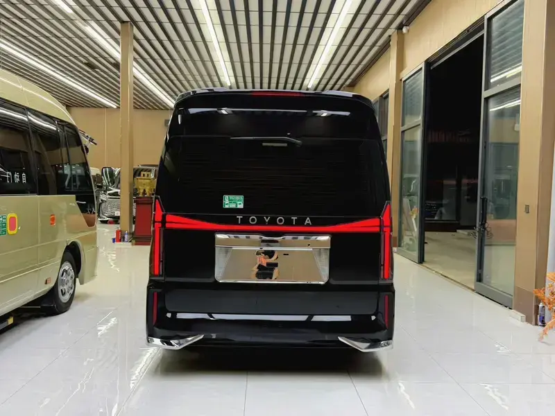2025 Toyota HiAce с пробегом 17 000 км