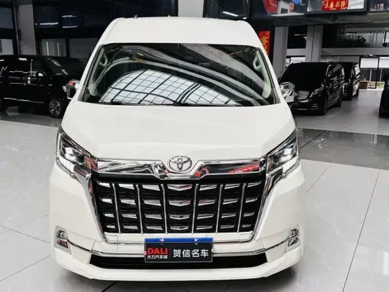 2024 Toyota HiAce с пробегом 25 000 км