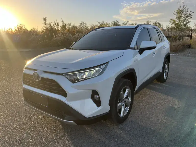 2022 Toyota RAV4 с пробегом 61 000 км