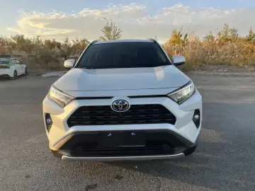 2022 Toyota RAV4 с пробегом 61 000 км