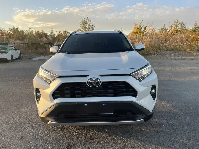 2022 Toyota RAV4 с пробегом 61 000 км