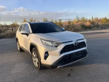 2022 Toyota RAV4 с пробегом 61 000 км